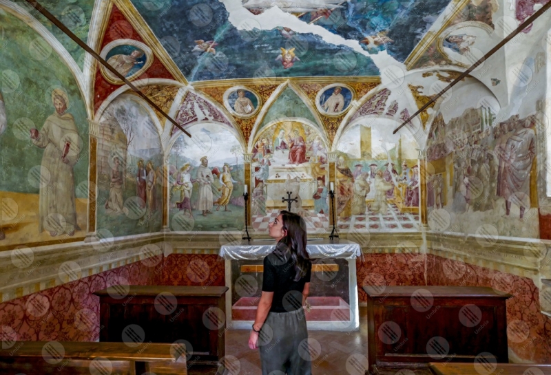 Convento di San Fortunato Tiberio D'Assisi Cappella delle rose dipinti arte donna ragazza  Montefalco